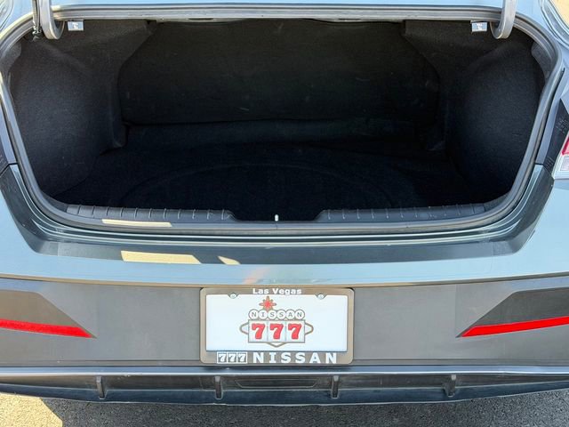 Used 2024 Hyundai Elantra SEL FWD image 4