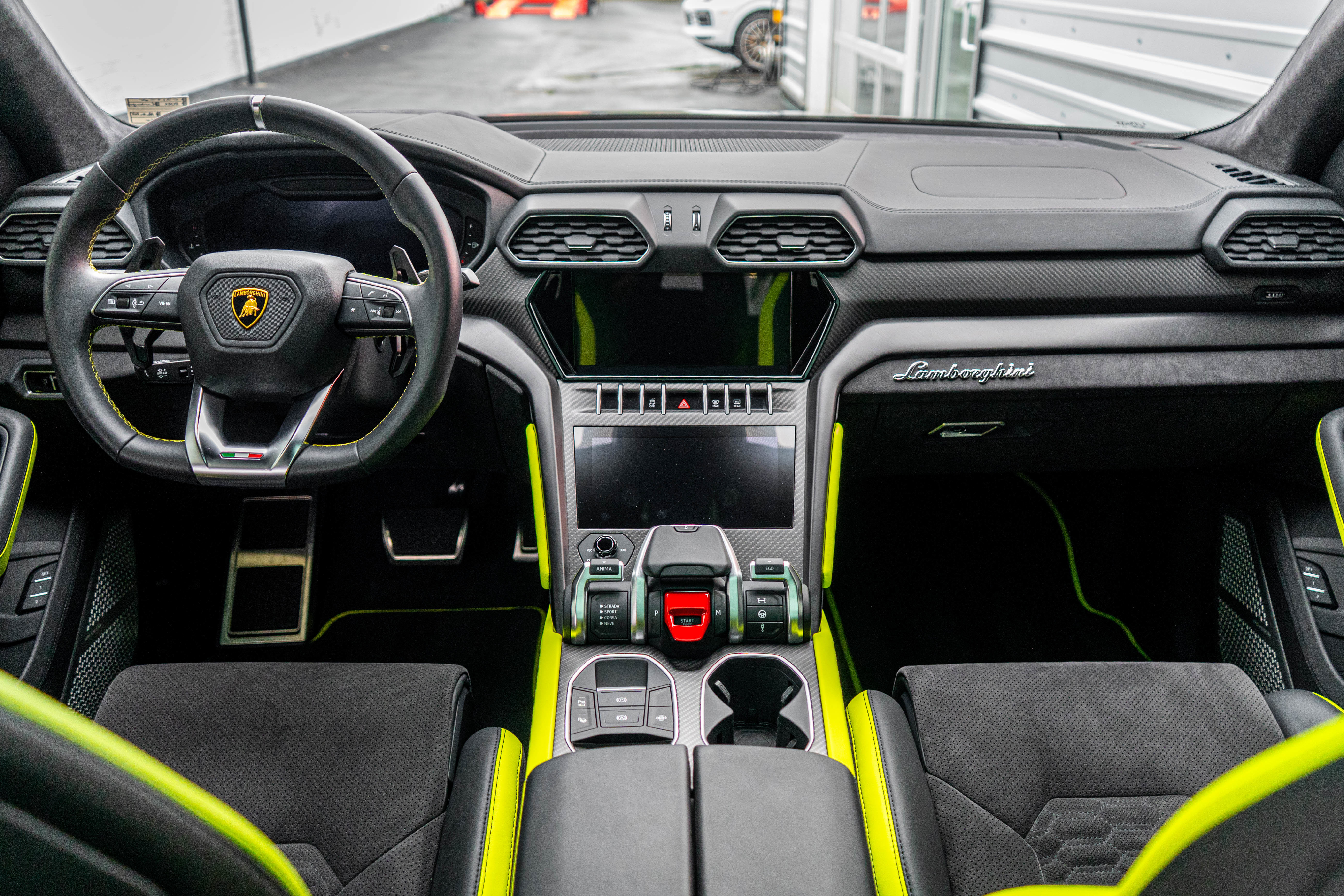 Used 2021 Lamborghini Urus AWD/4WD image 34