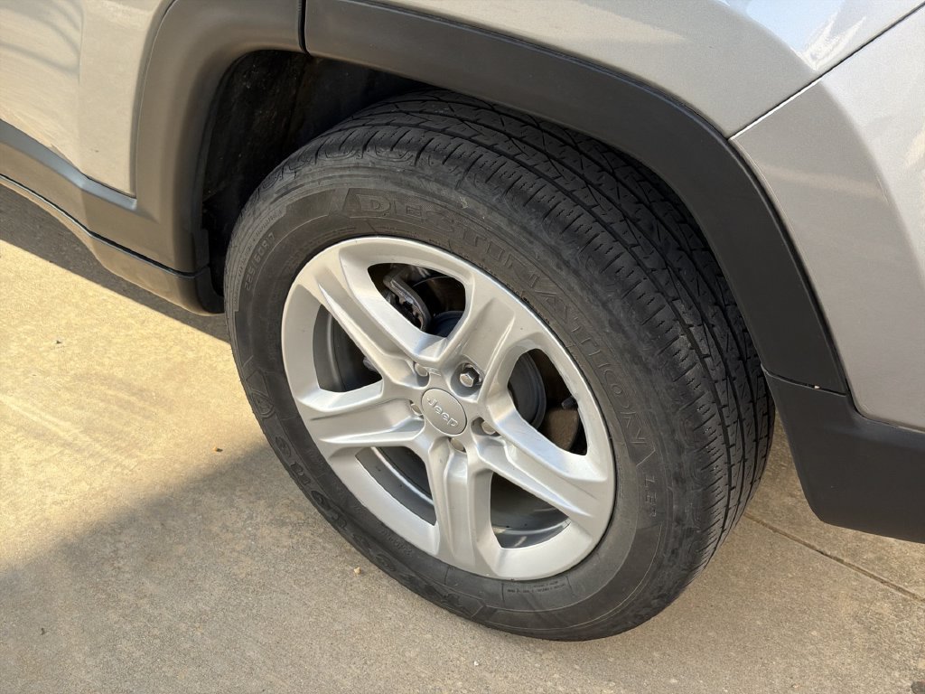 Used 2023 Jeep Compass Sport AWD/4WD image 4