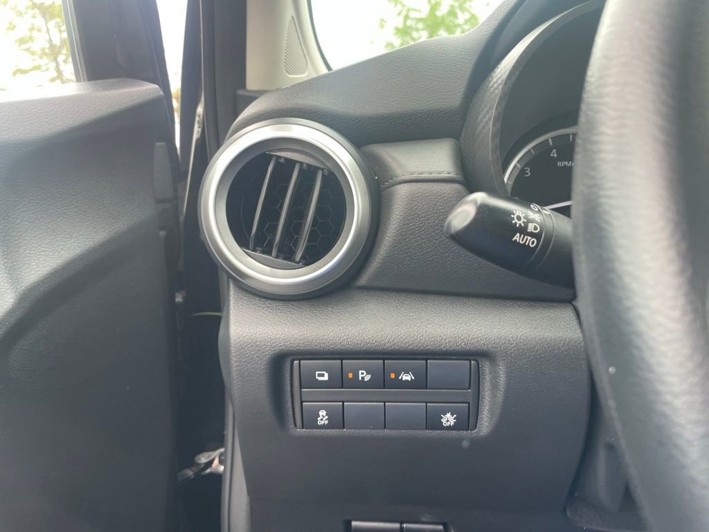 Used 2025 Nissan Versa S FWD image 11