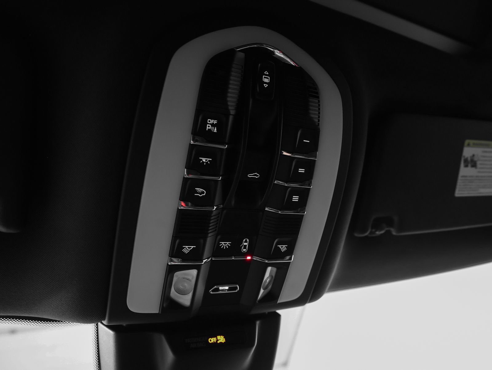 Certified 2024 Porsche Macan AWD/4WD image 38