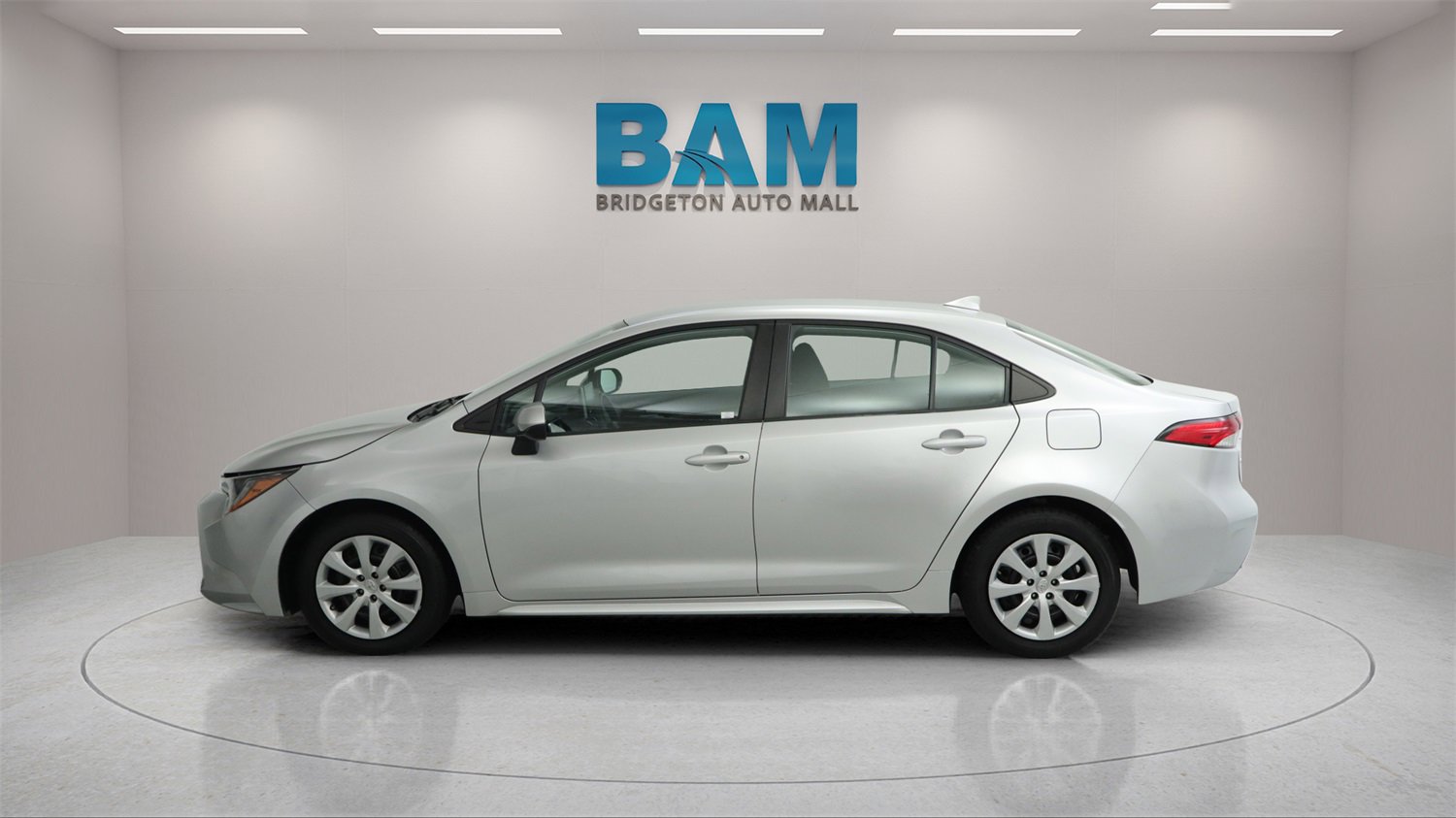 Used 2021 Toyota Corolla LE image 6