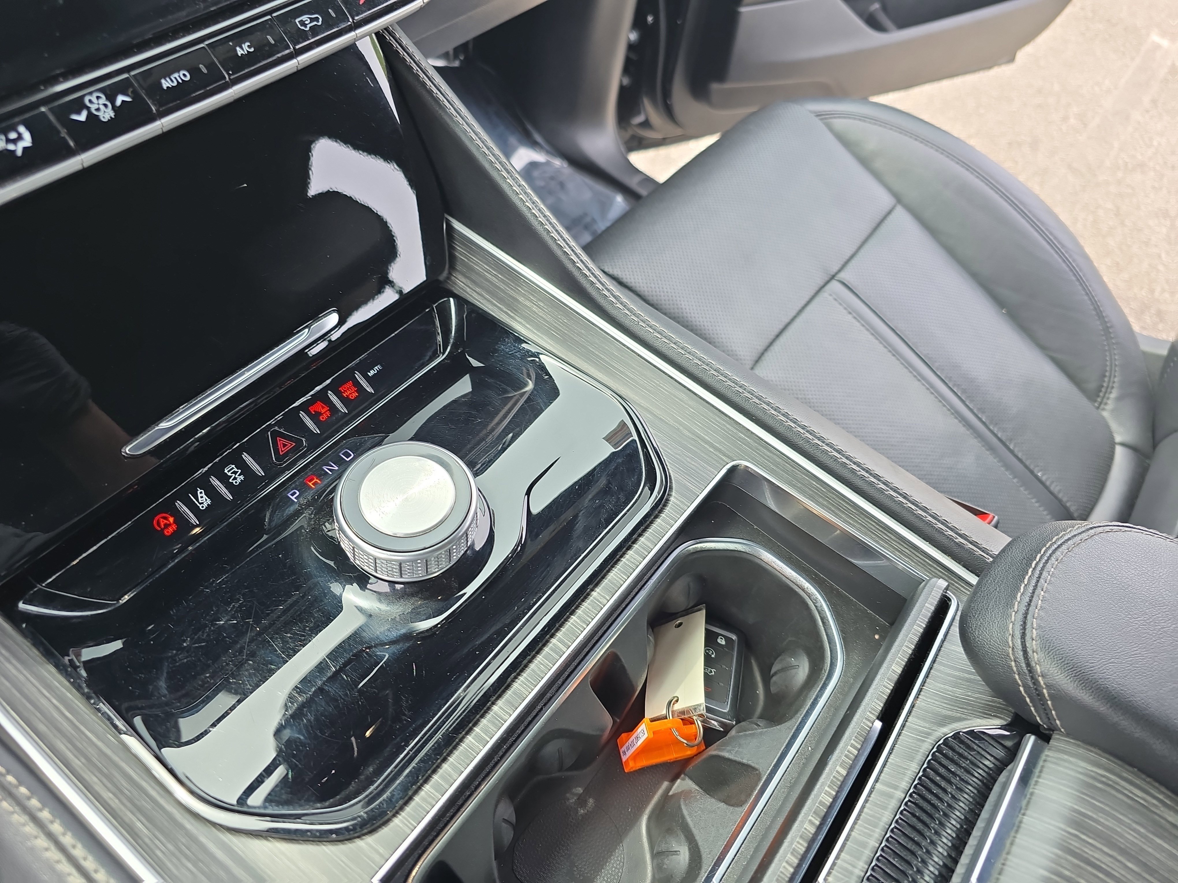 Used 2024 Jeep Wagoneer L Series II image 23