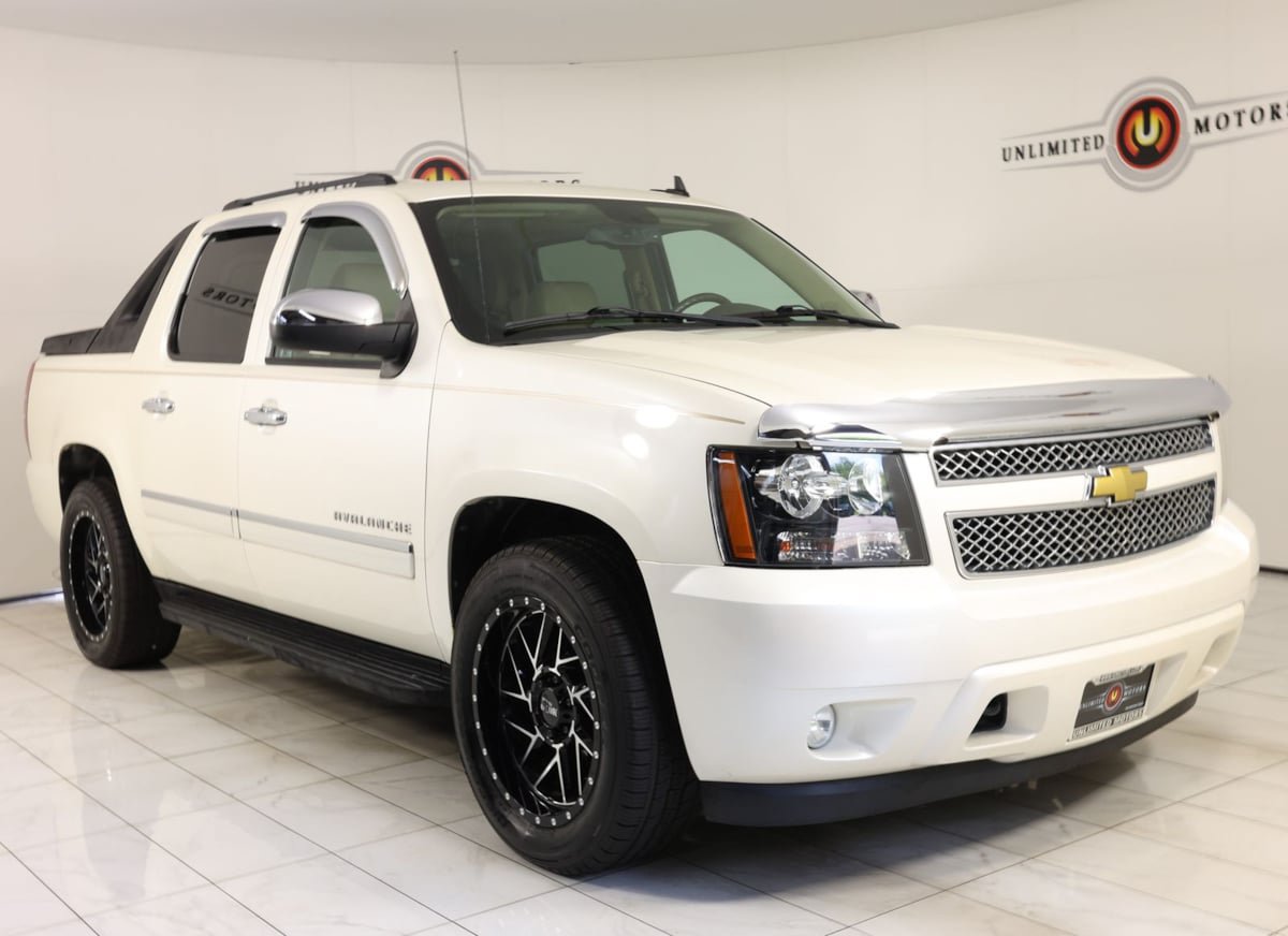 Used 2011 Chevrolet Avalanche LTZ AWD/4WD image 4