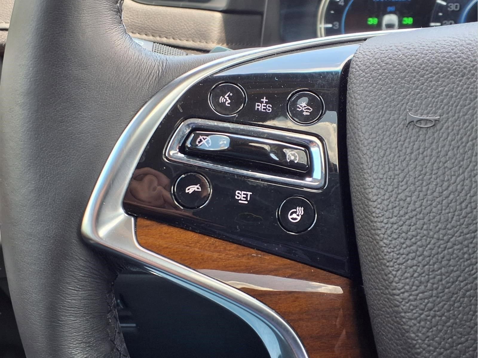 Used 2020 Cadillac Escalade Premium Luxury w/ Escalade Sport Edition AWD/4WD image 21