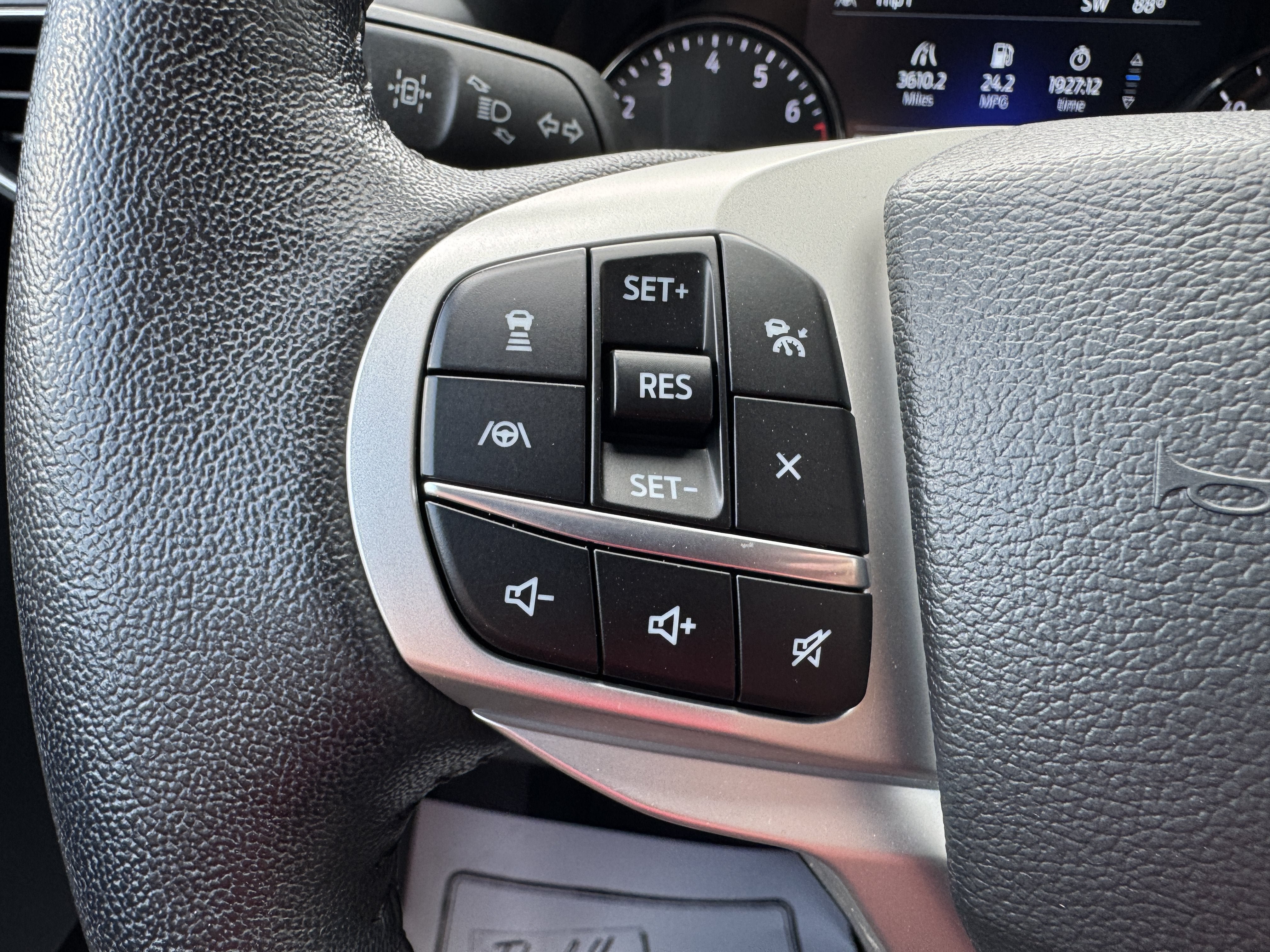 Used 2023 Ford Explorer XLT w/ Equipment Group 202A AWD/4WD image 12