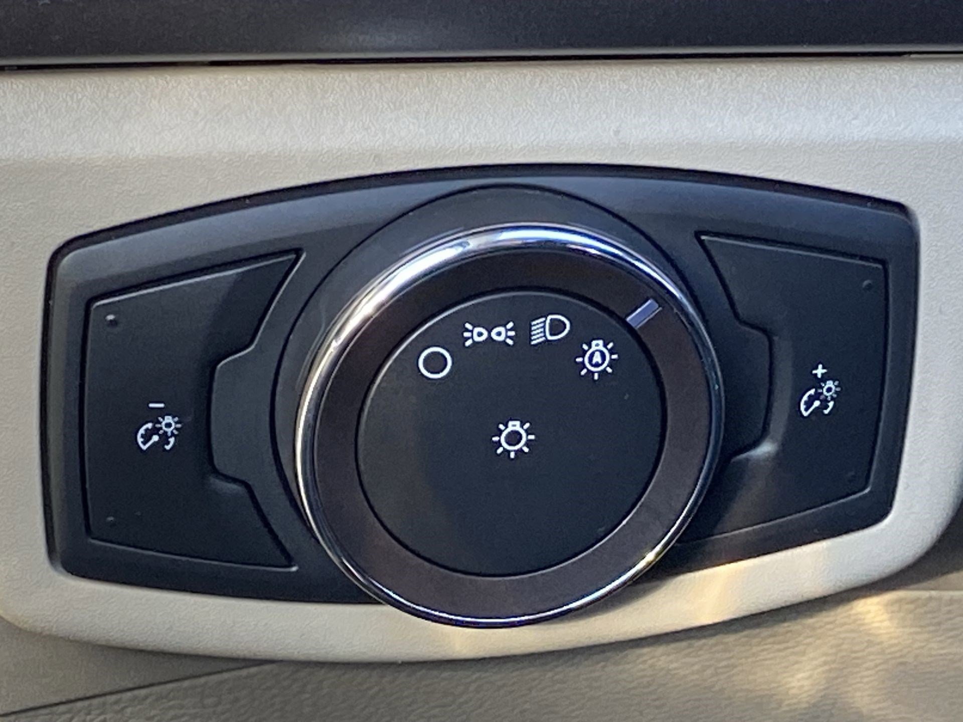 Used 2019 Ford Fusion SE image 21