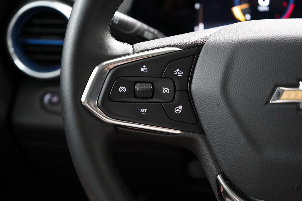 Used 2024 Chevrolet Trax LT w/ Sunroof Package FWD image 14