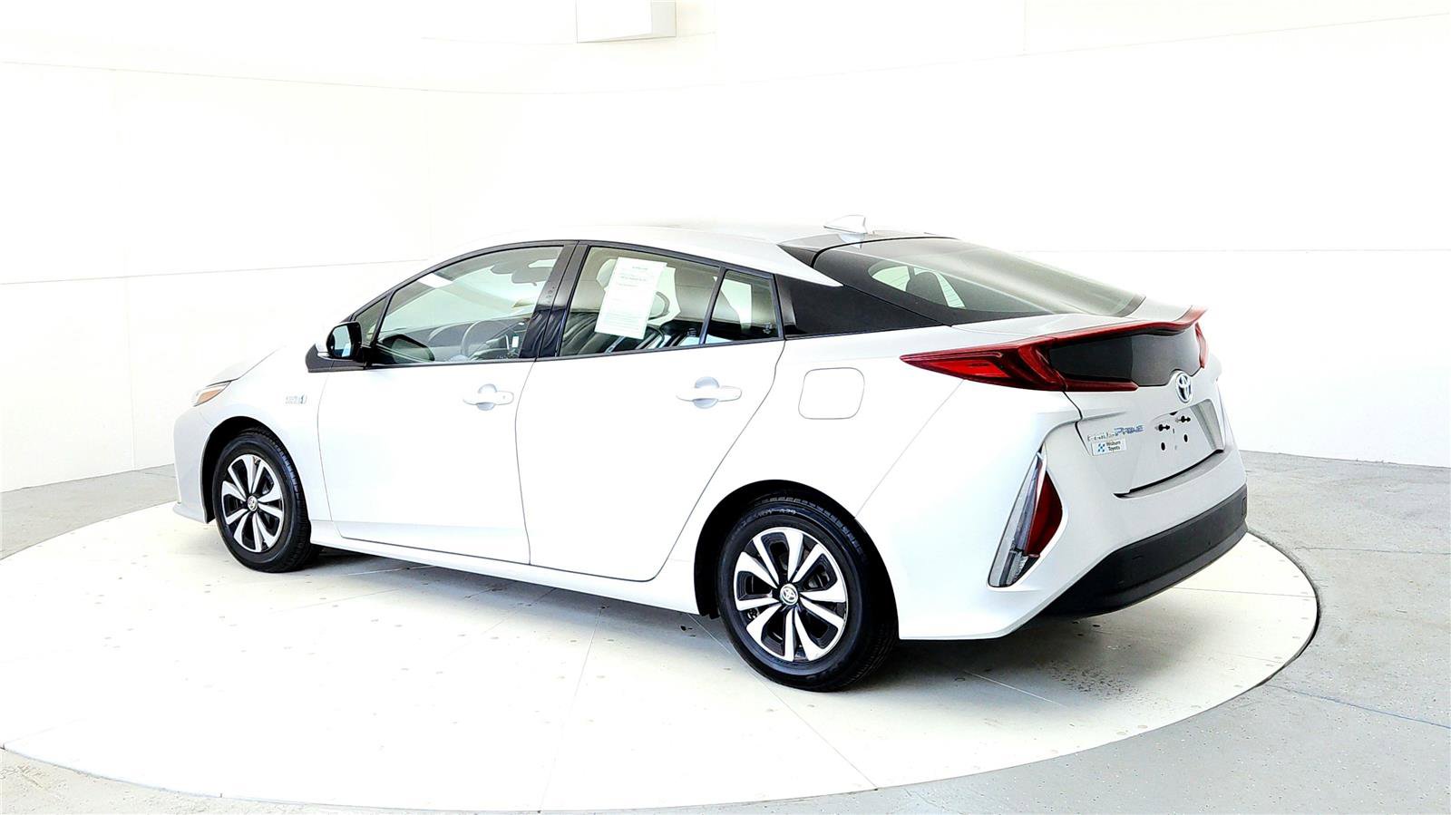 Used 2018 Toyota Prius Prime Premium image 4