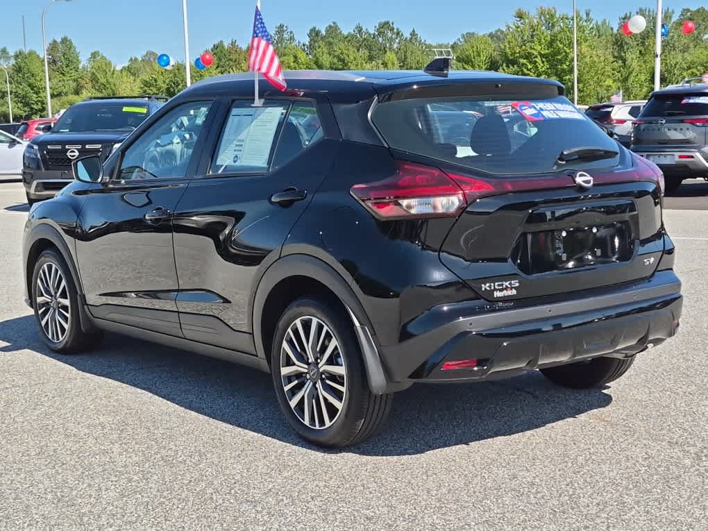 Used 2023 Nissan Kicks SV w/ Interior Electronics Package FWD image 4