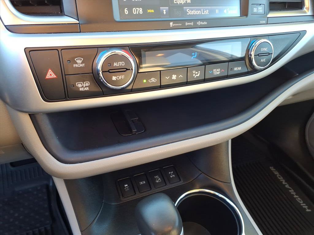 Used 2019 Toyota Highlander XLE AWD/4WD image 33