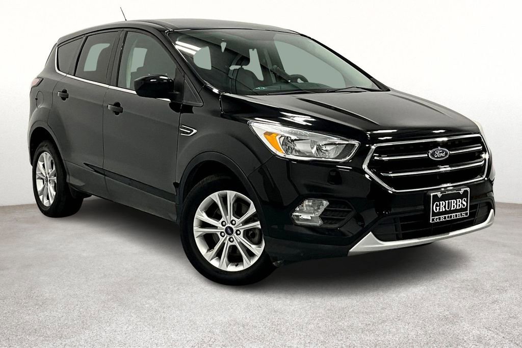 Used 2017 Ford Escape SE image 1