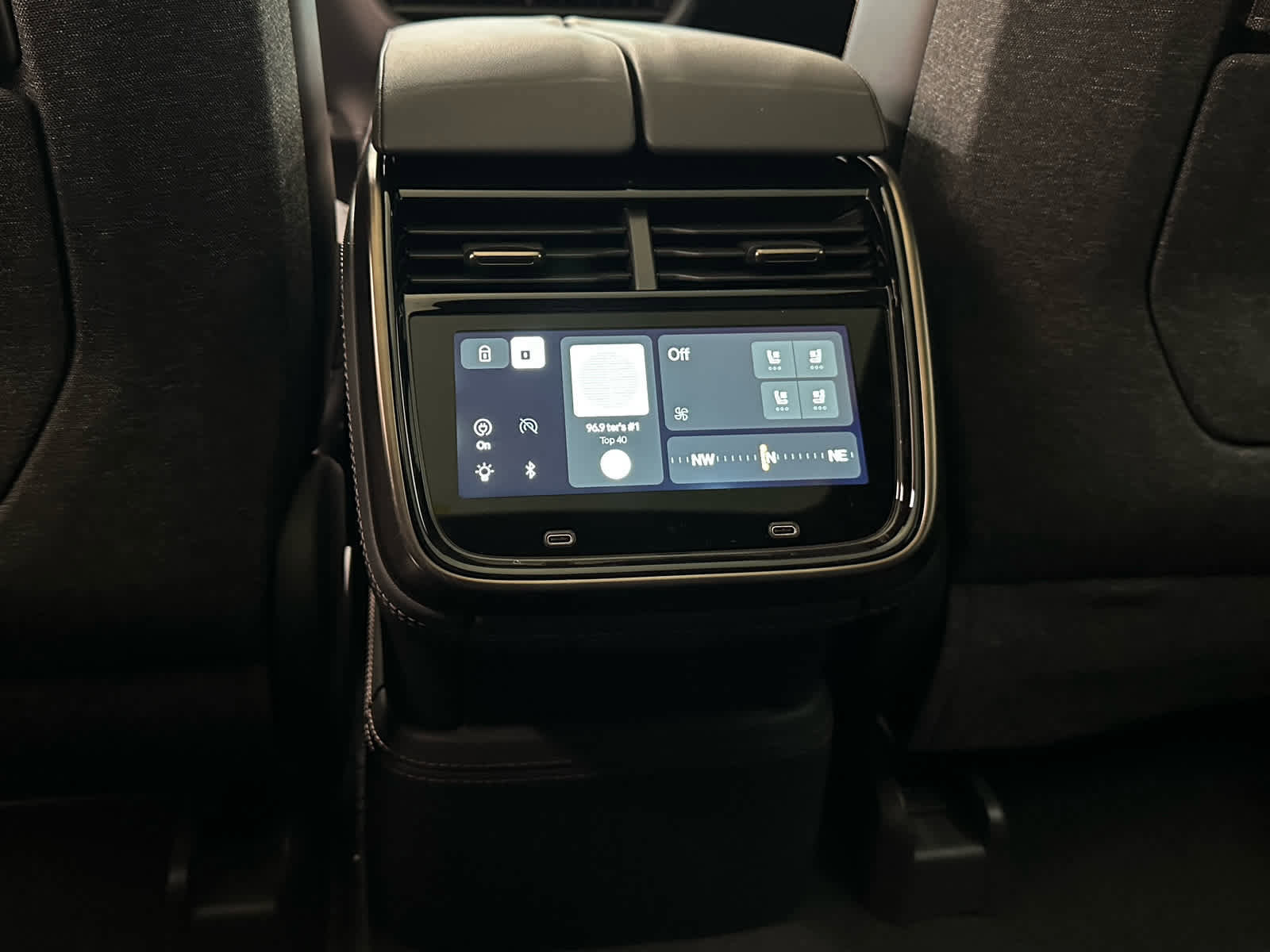 Used 2026 Rivian R1S Premium image 37