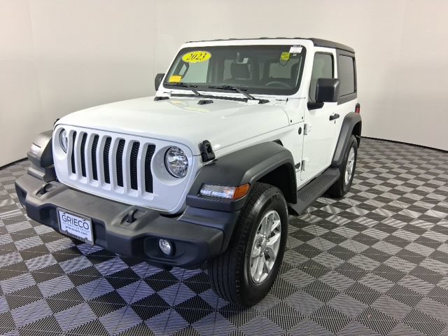 Used 2023 Jeep Wrangler Sport AWD/4WD image 3
