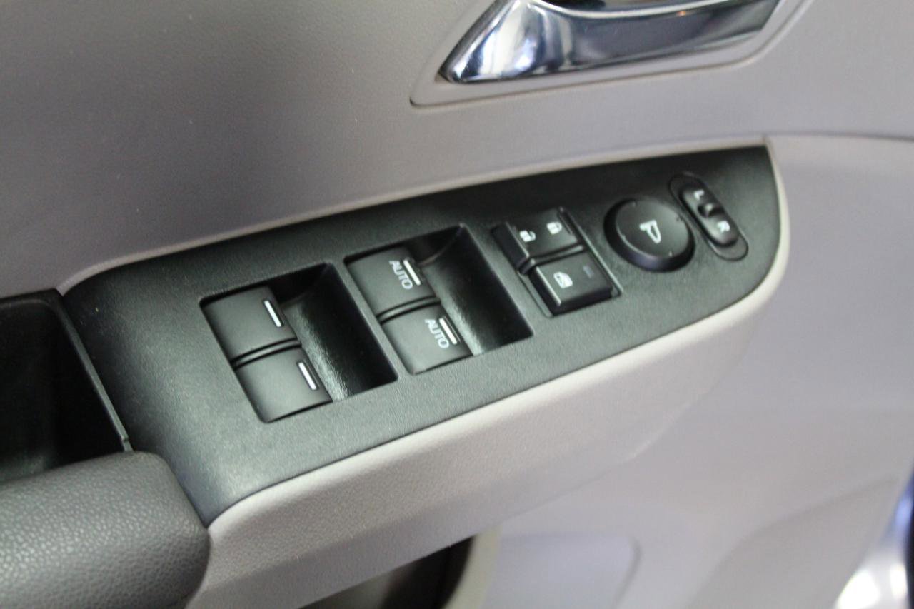 Used 2015 Honda Odyssey LX image 17