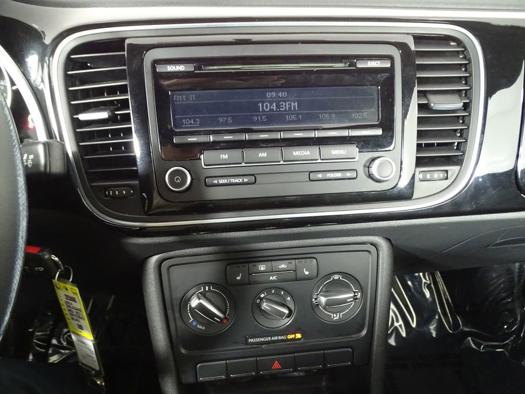 Used 2014 Volkswagen Beetle 2.5 image 24