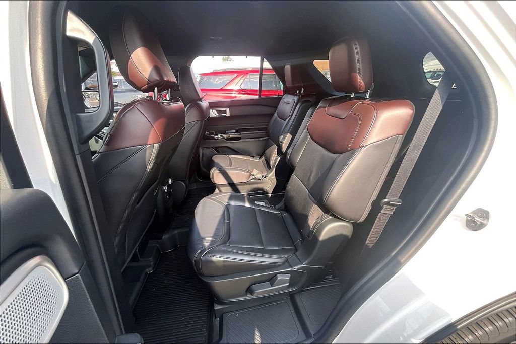 Certified 2023 Ford Explorer Platinum w/ Technology Package AWD/4WD image 25