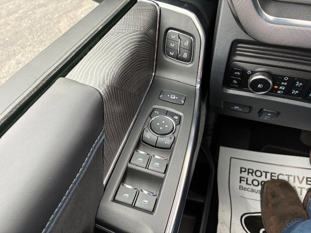 Used 2025 Ford F250 Platinum image 32