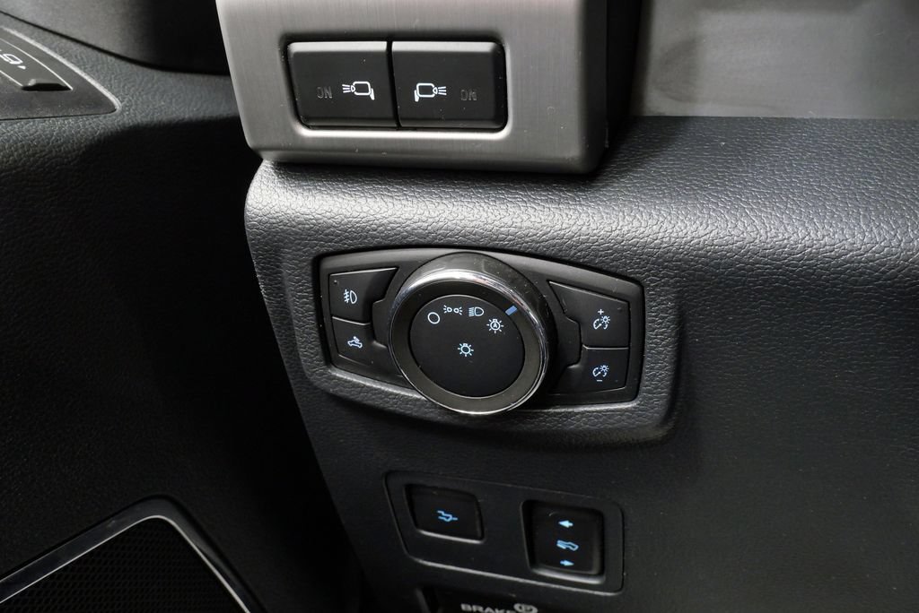 Used 2022 Ford F350 Platinum w/ Tremor Off-Road Package AWD/4WD image 28