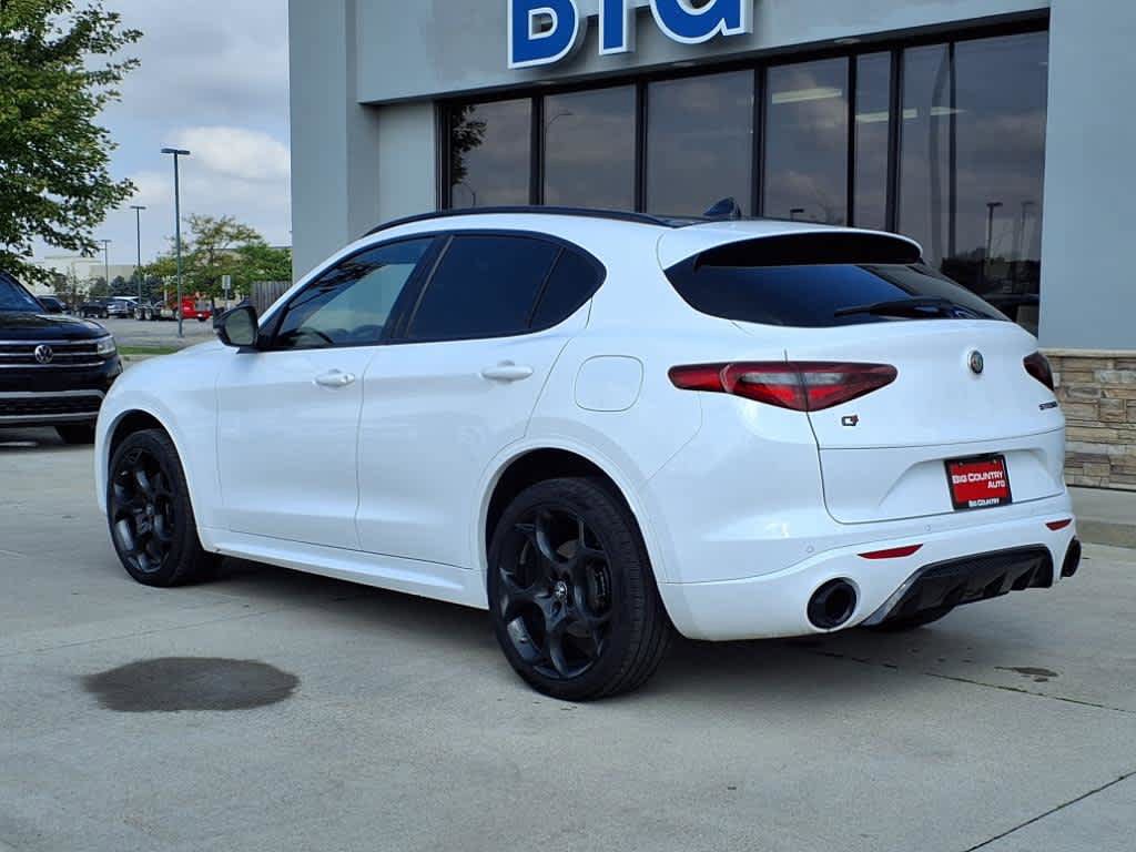 Used 2023 Alfa Romeo Stelvio Estrema image 3