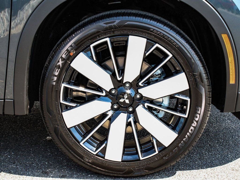 New 2025 Mitsubishi Outlander SE image 7