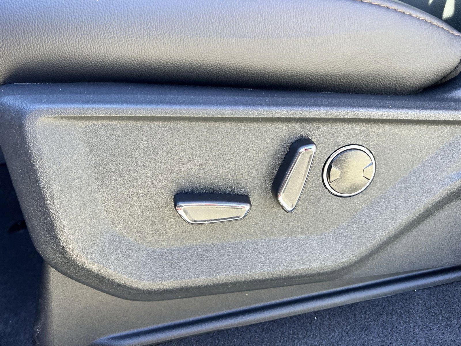 New 2025 Ford F150 Lariat w/ Equipment Group 502A High image 14