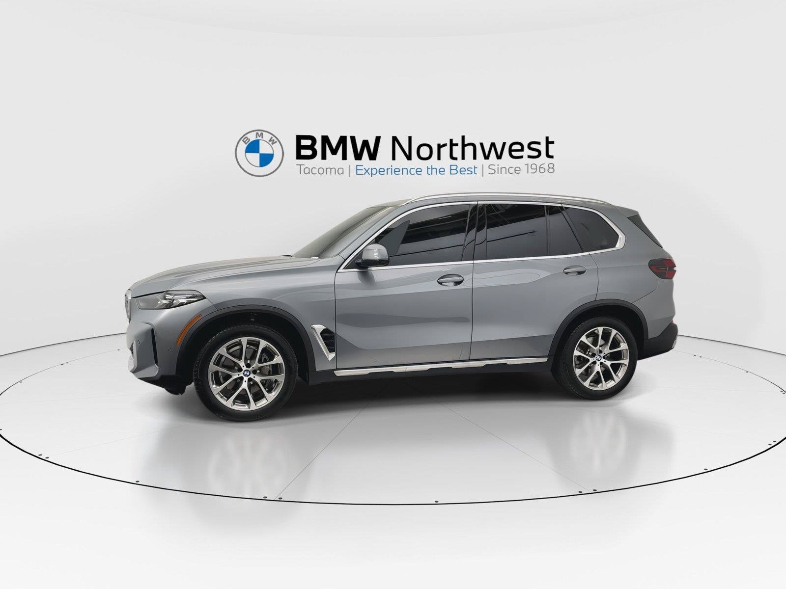 Used 2024 BMW X5 xDrive40i w/ Parking Assistance Package AWD/4WD image 10