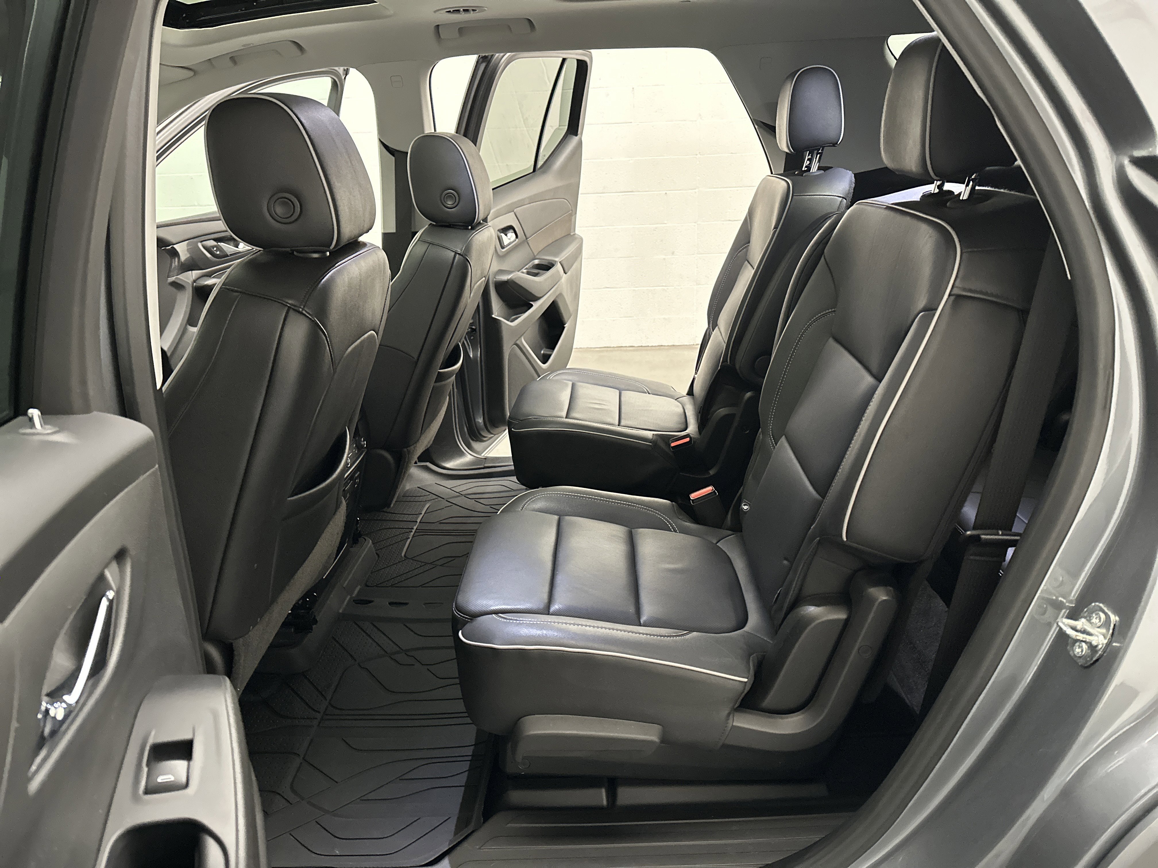 Used 2020 Chevrolet Traverse High Country image 24