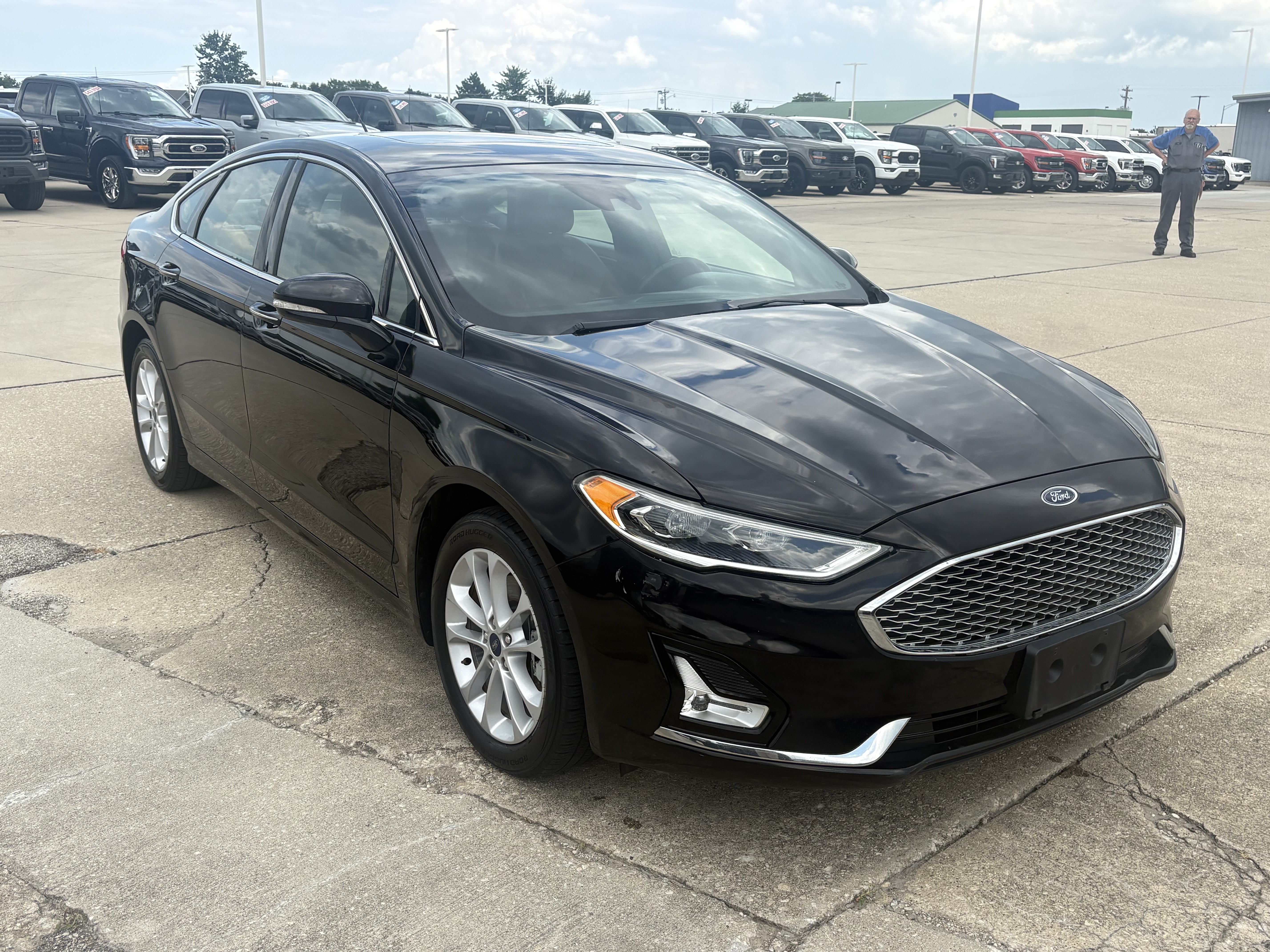 Used 2019 Ford Fusion Energi Titanium FWD image 2