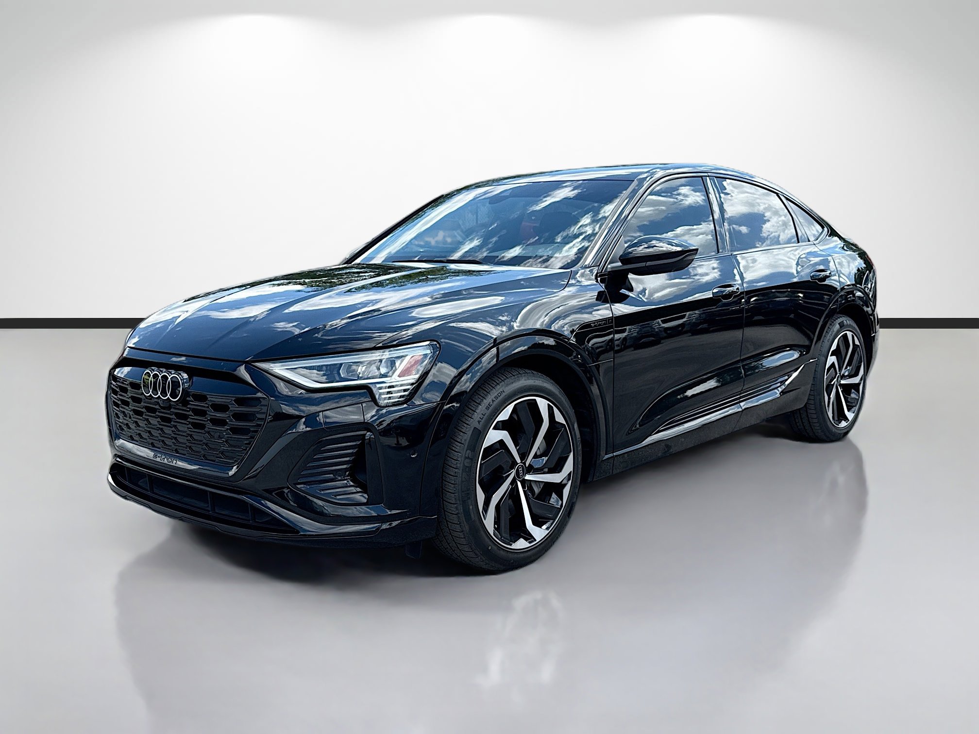 Used 2024 Audi Q8 e-tron Premium Plus AWD/4WD image 7