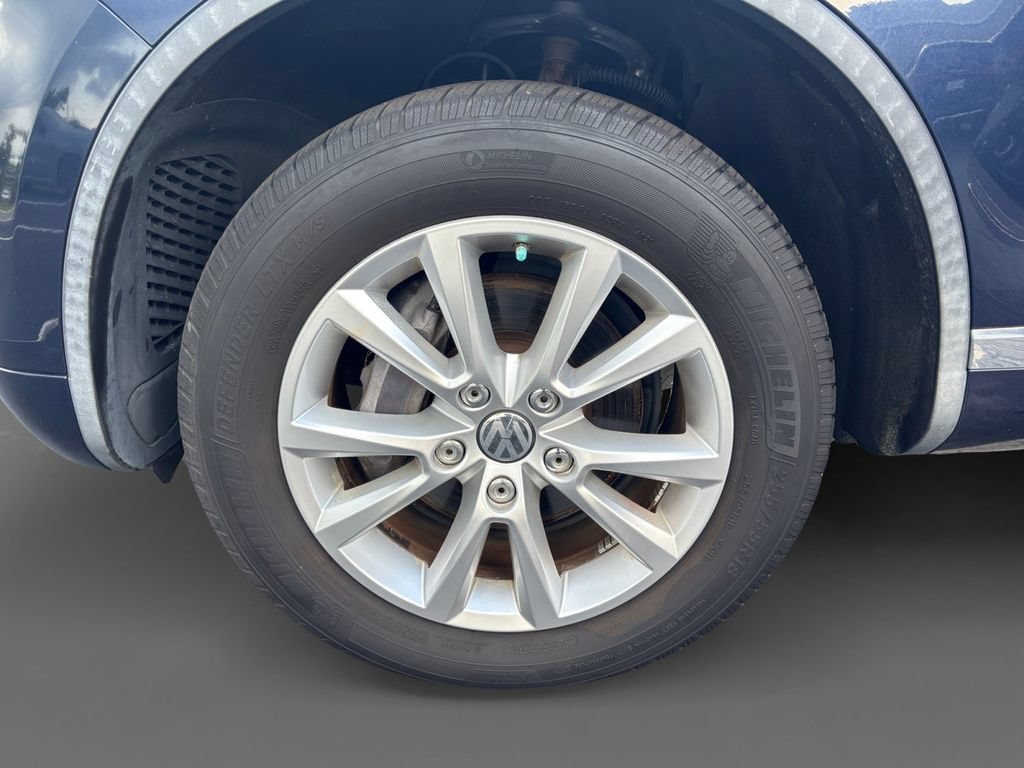 Used 2013 Volkswagen Touareg TDI AWD/4WD image 16