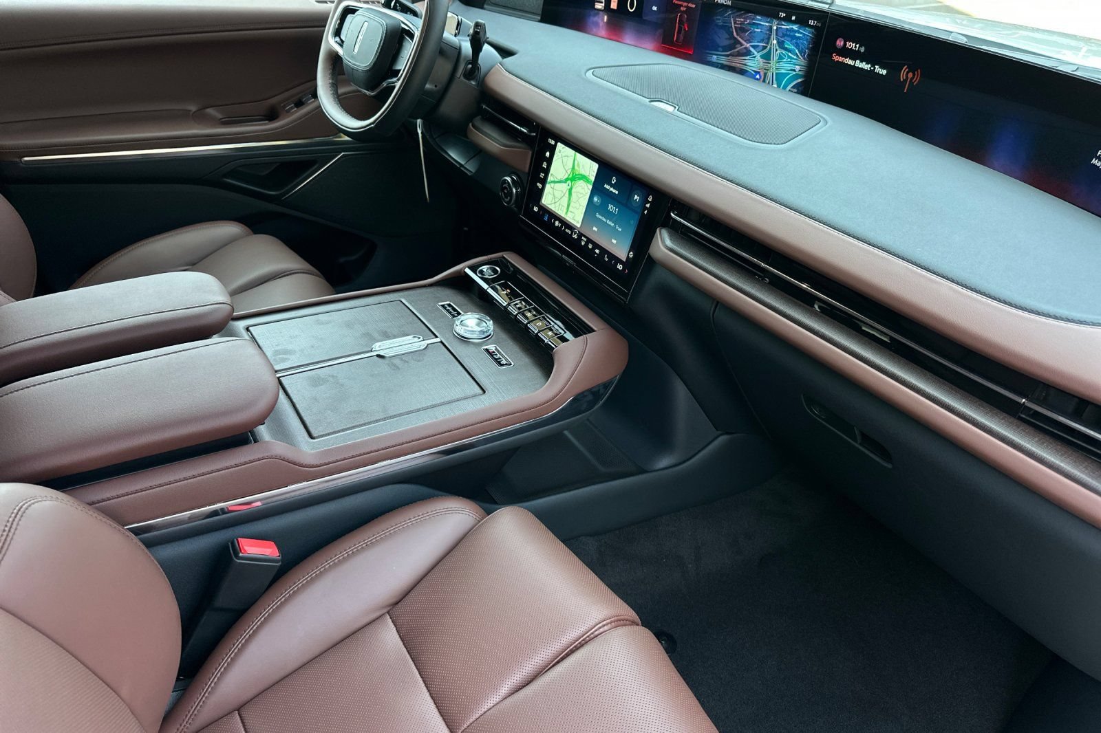 New 2026 Lincoln Navigator L Reserve AWD/4WD image 16