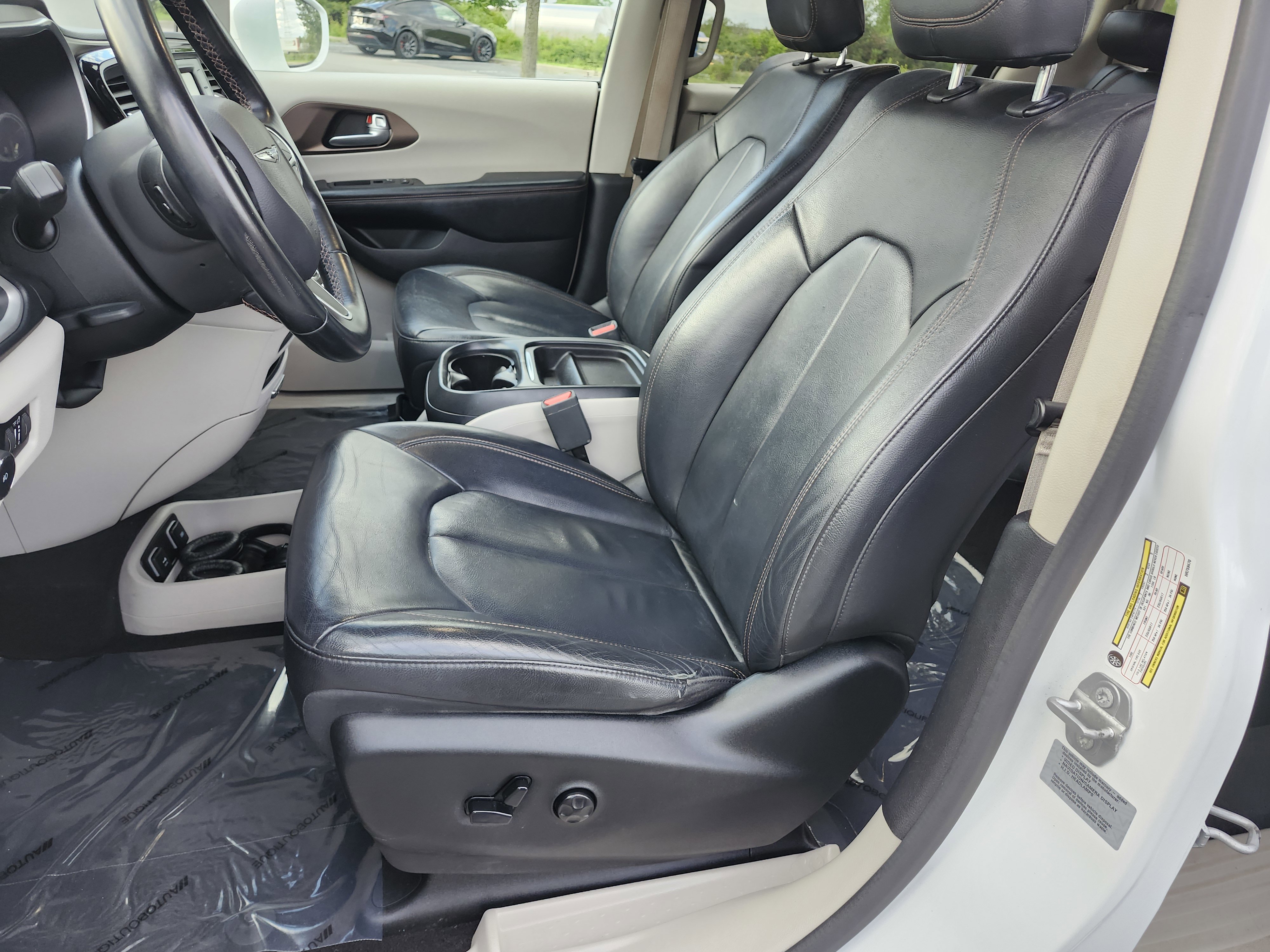Used 2017 Chrysler Pacifica Touring-L FWD image 23