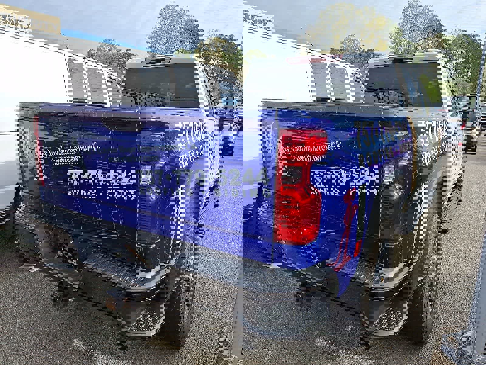 Used 2024 Chevrolet Silverado 2500 Custom w/ Custom Value Package image 5