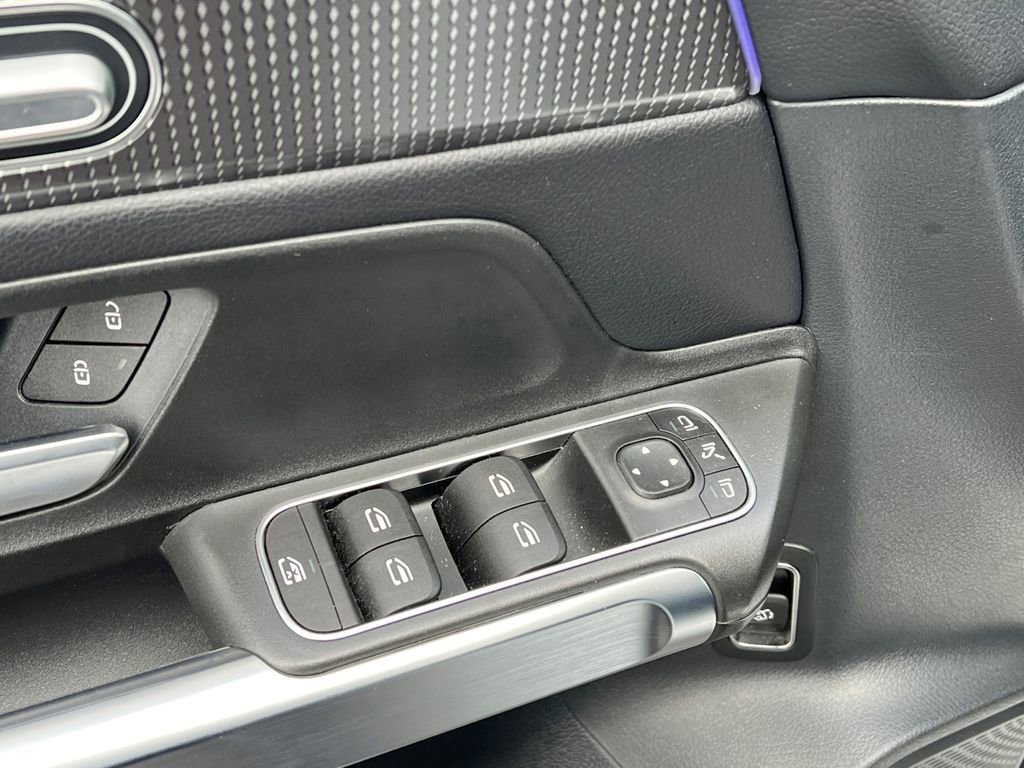 Used 2022 Mercedes-Benz GLB 250 4MATIC image 14