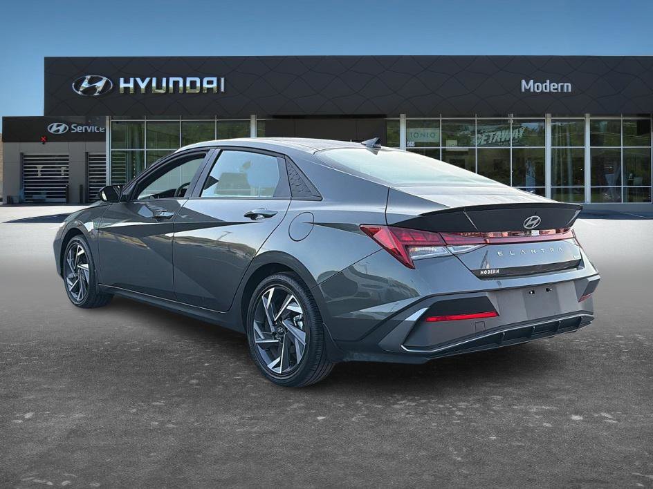 Certified 2025 Hyundai Elantra SEL image 4