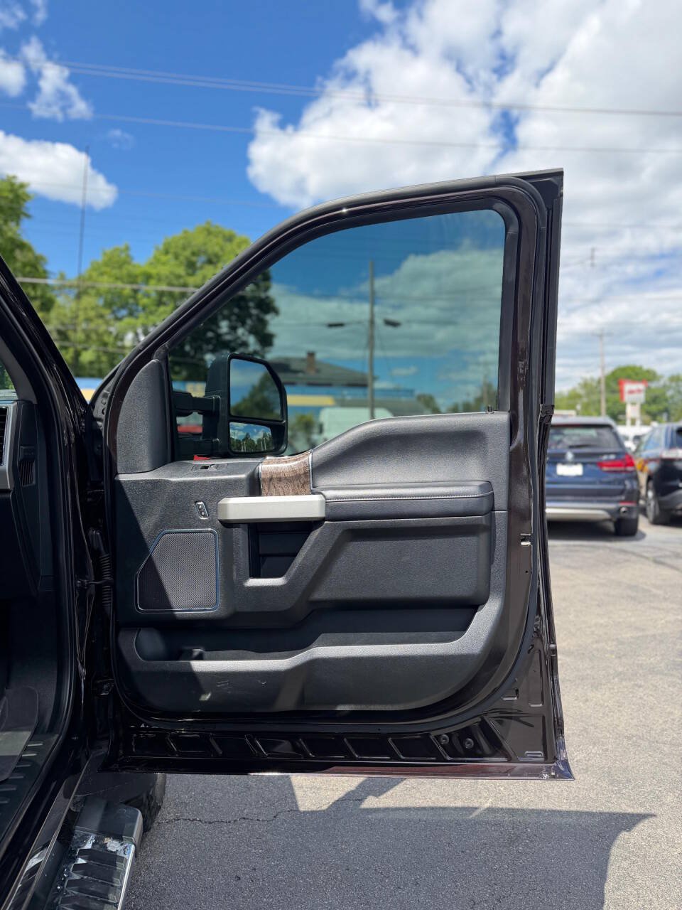 Used 2019 Ford F250 Lariat w/ Lariat Ultimate Package AWD/4WD image 17