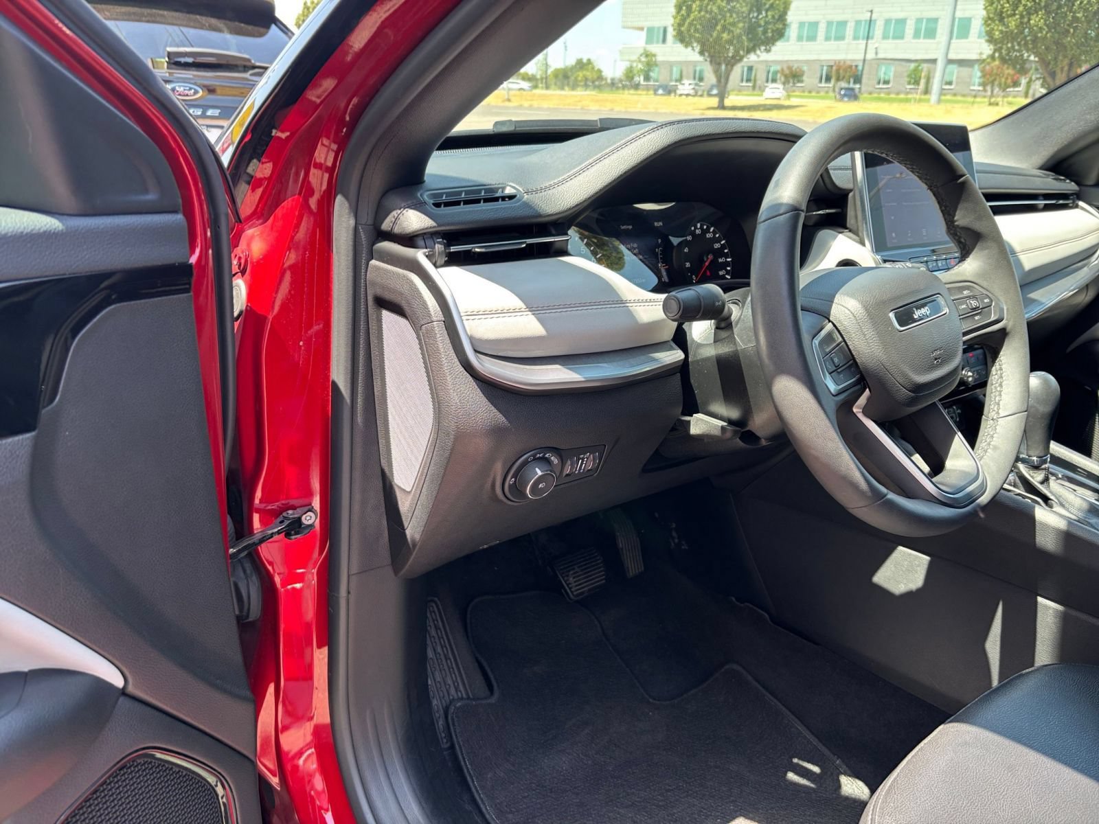 Used 2025 Jeep Compass Limited AWD/4WD image 34
