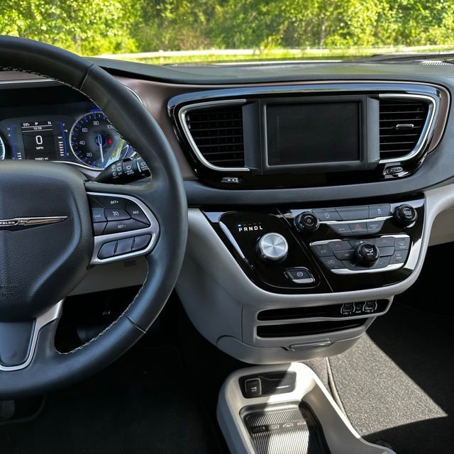Used 2023 Chrysler Voyager LX FWD image 29