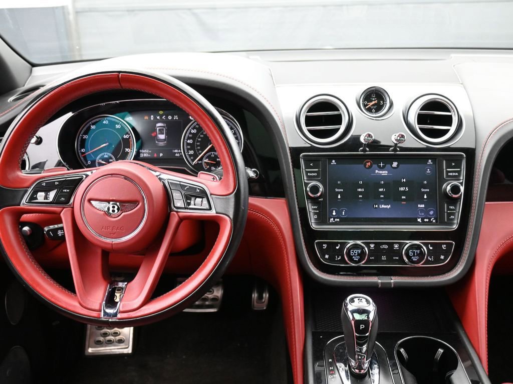 Used 2018 Bentley Bentayga AWD/4WD image 11