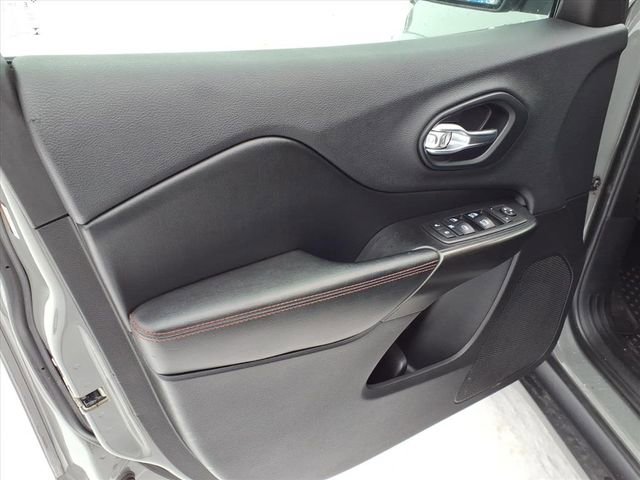 Used 2019 Jeep Cherokee Trailhawk w/ Comfort & Convenience Group image 7