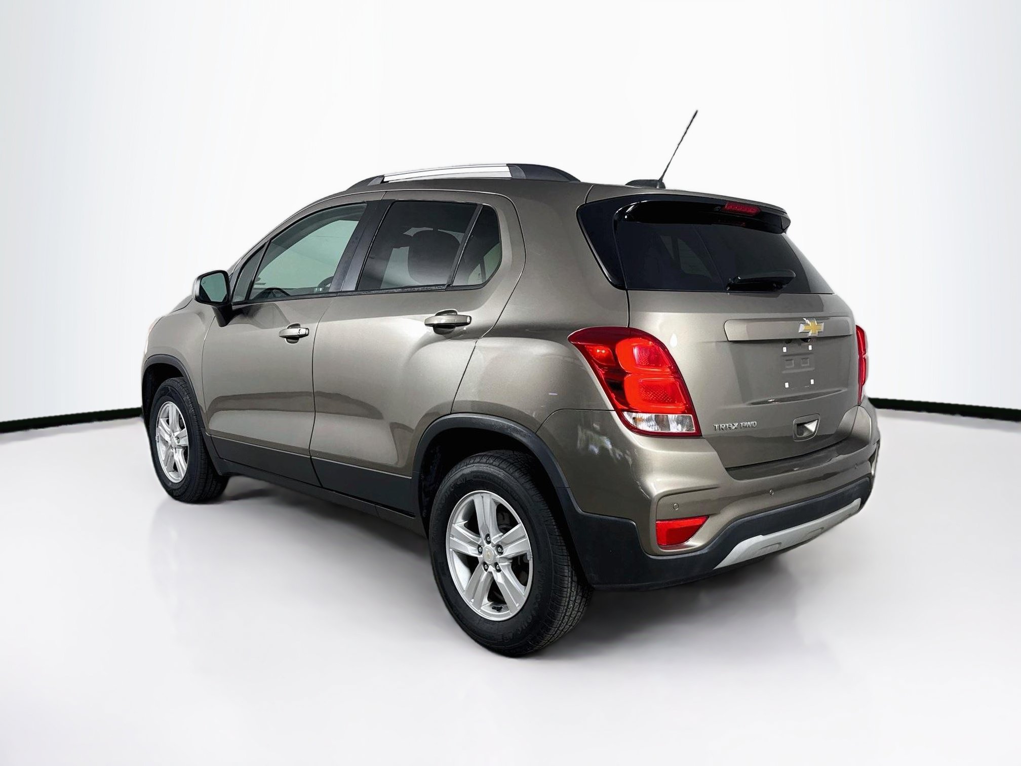 Used 2022 Chevrolet Trax LT w/ Driver Confidence Package AWD/4WD image 28