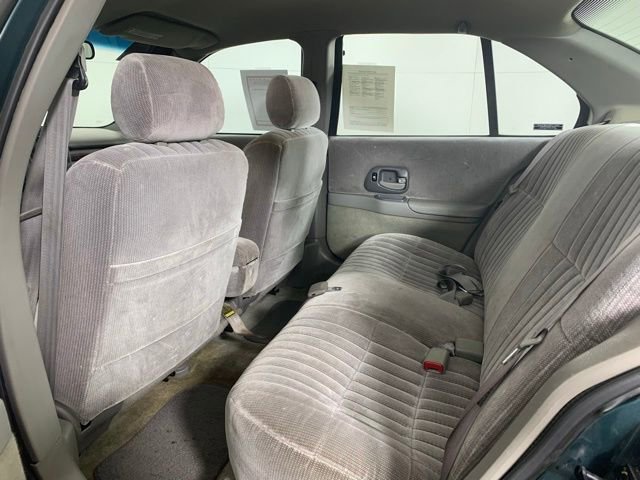Used 2001 Chevrolet Lumina w/ Preferred Equipment Group FWD image 20