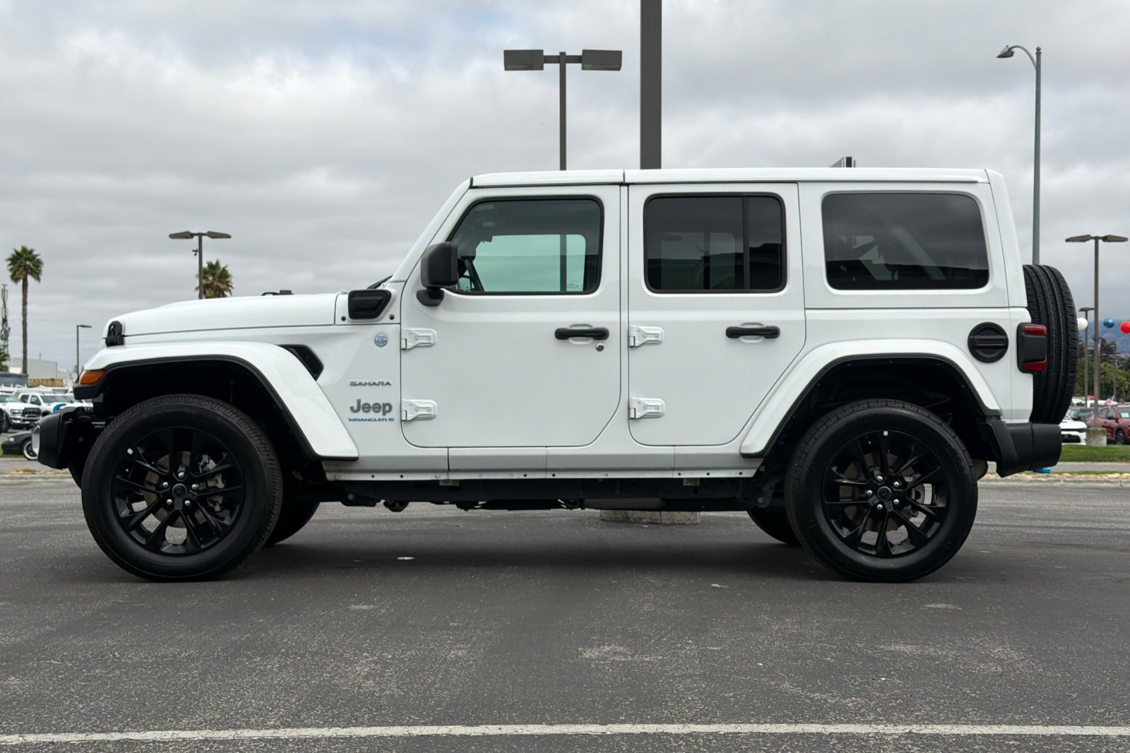 Used 2024 Jeep Wrangler Unlimited Sahara AWD/4WD image 7