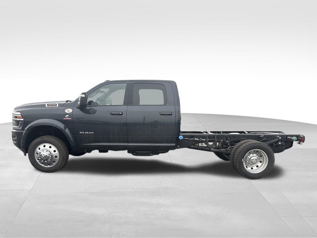 New 2026 RAM 4500 4x4 Crew Cab DRW w/ Laramie Trim Package image 8