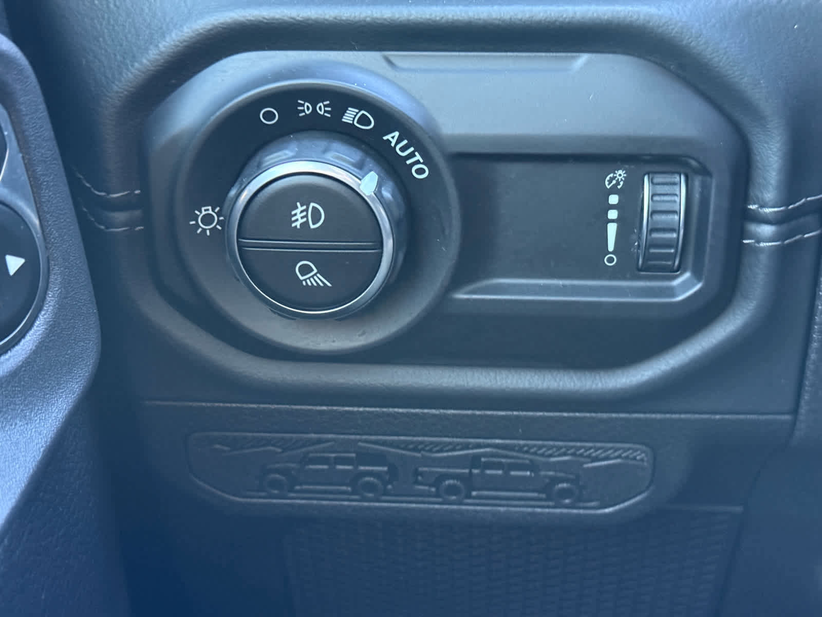 Used 2025 Jeep Gladiator Mojave w/ Convenience Group image 27