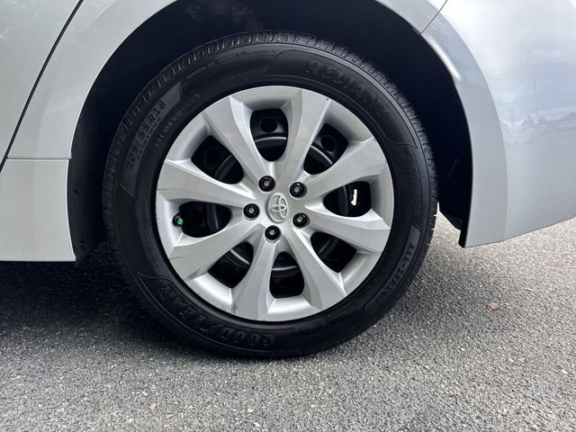 Used 2022 Toyota Corolla LE FWD image 32