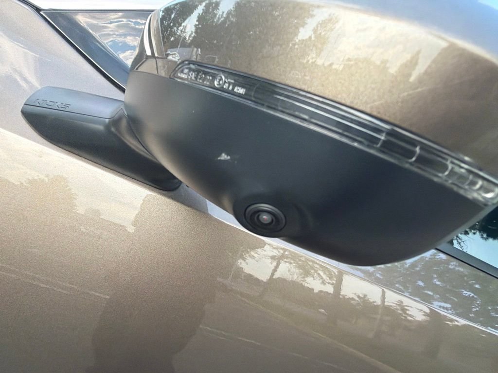Used 2025 Nissan Kicks SR w/ SR Premium Package AWD/4WD image 33