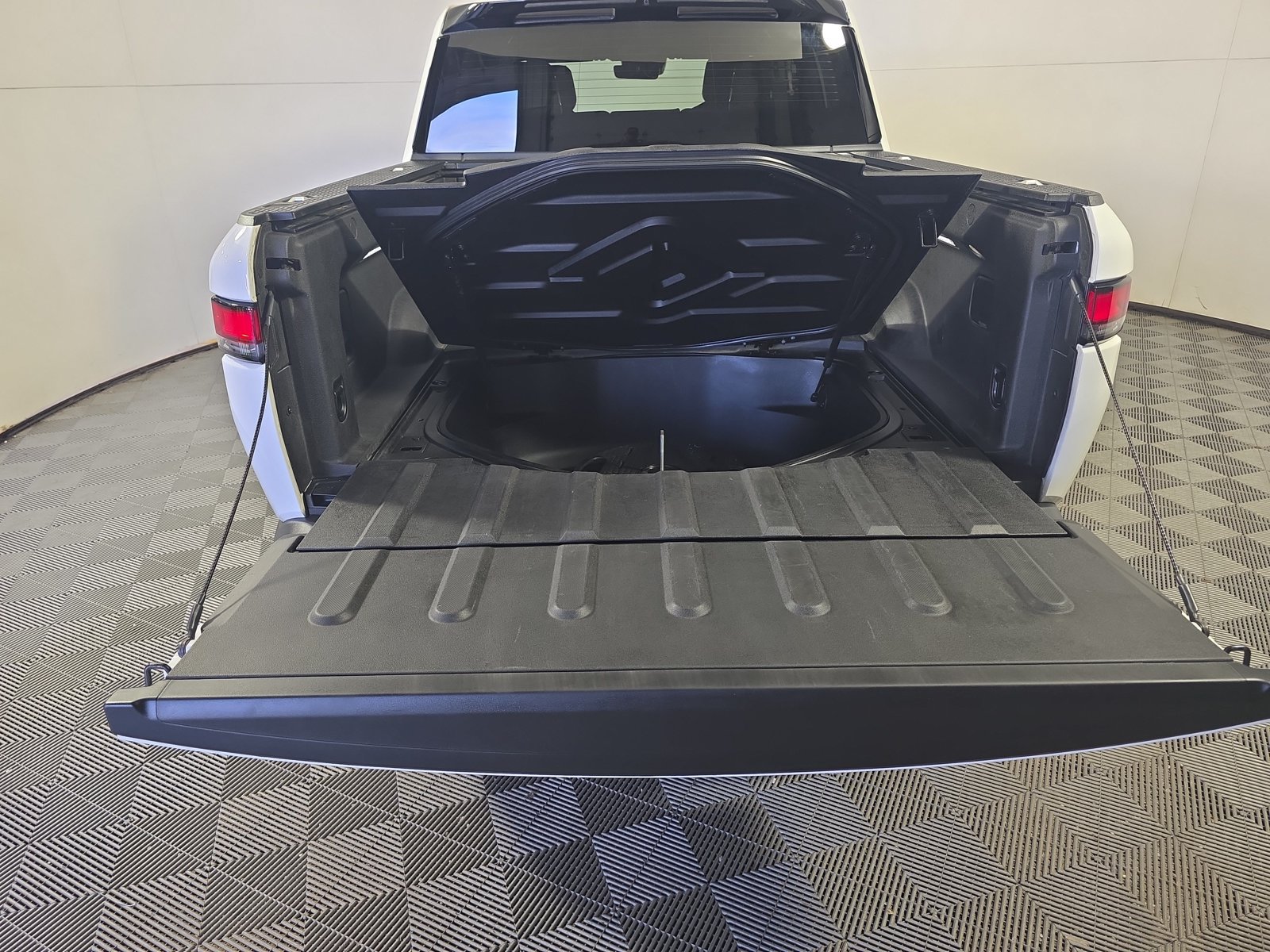 Used 2023 Rivian R1T Adventure Quad AWD/4WD image 15