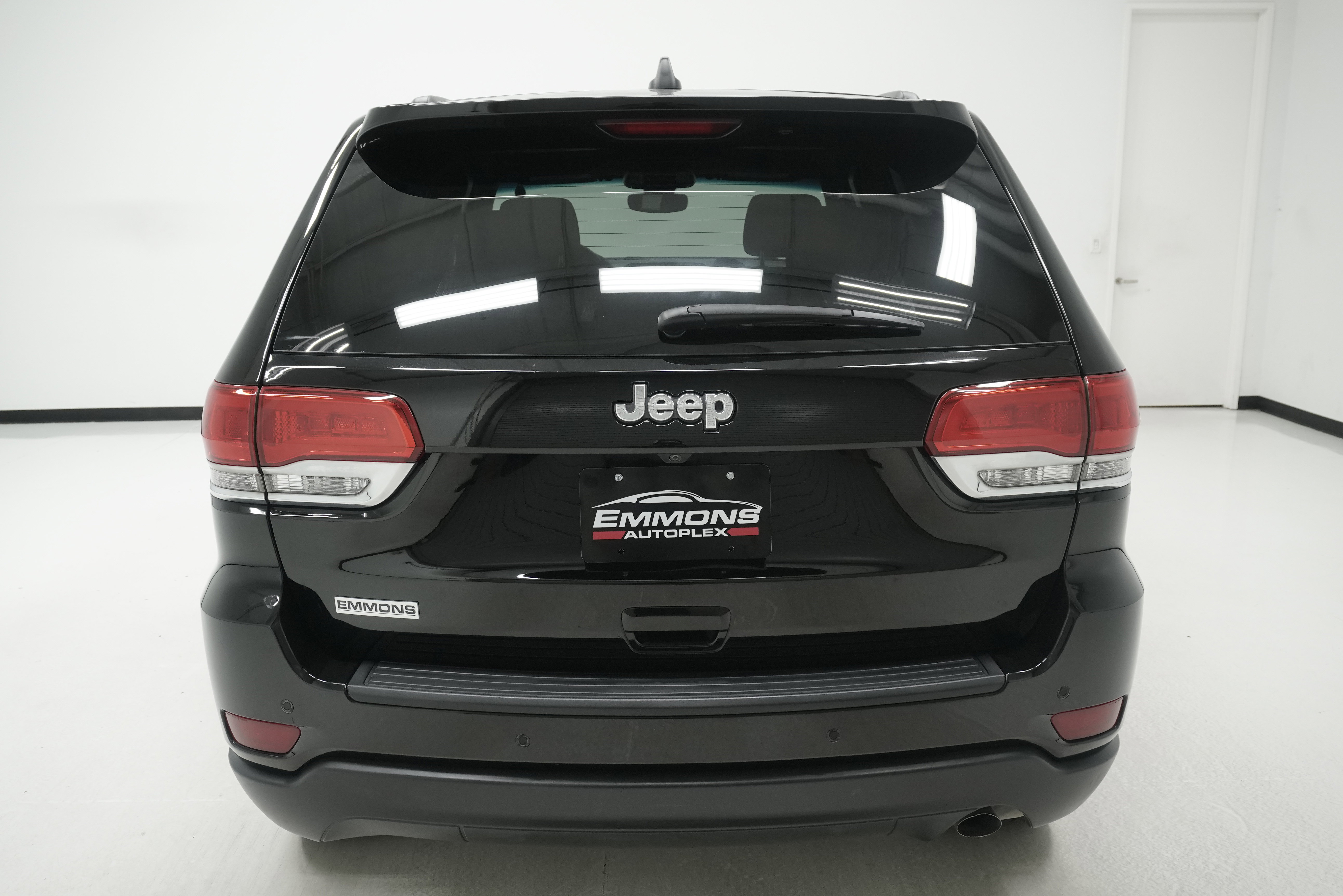 Used 2017 Jeep Grand Cherokee Laredo RWD image 5